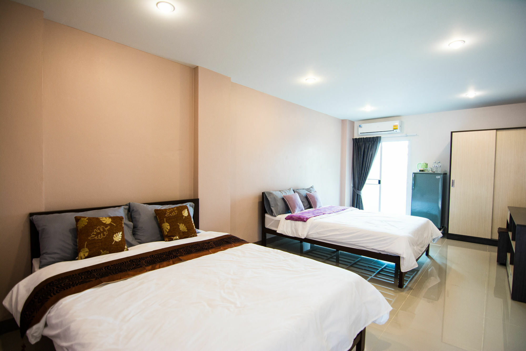 At Ease Hotel Suvarnabhumi Bang Phli Dış mekan fotoğraf