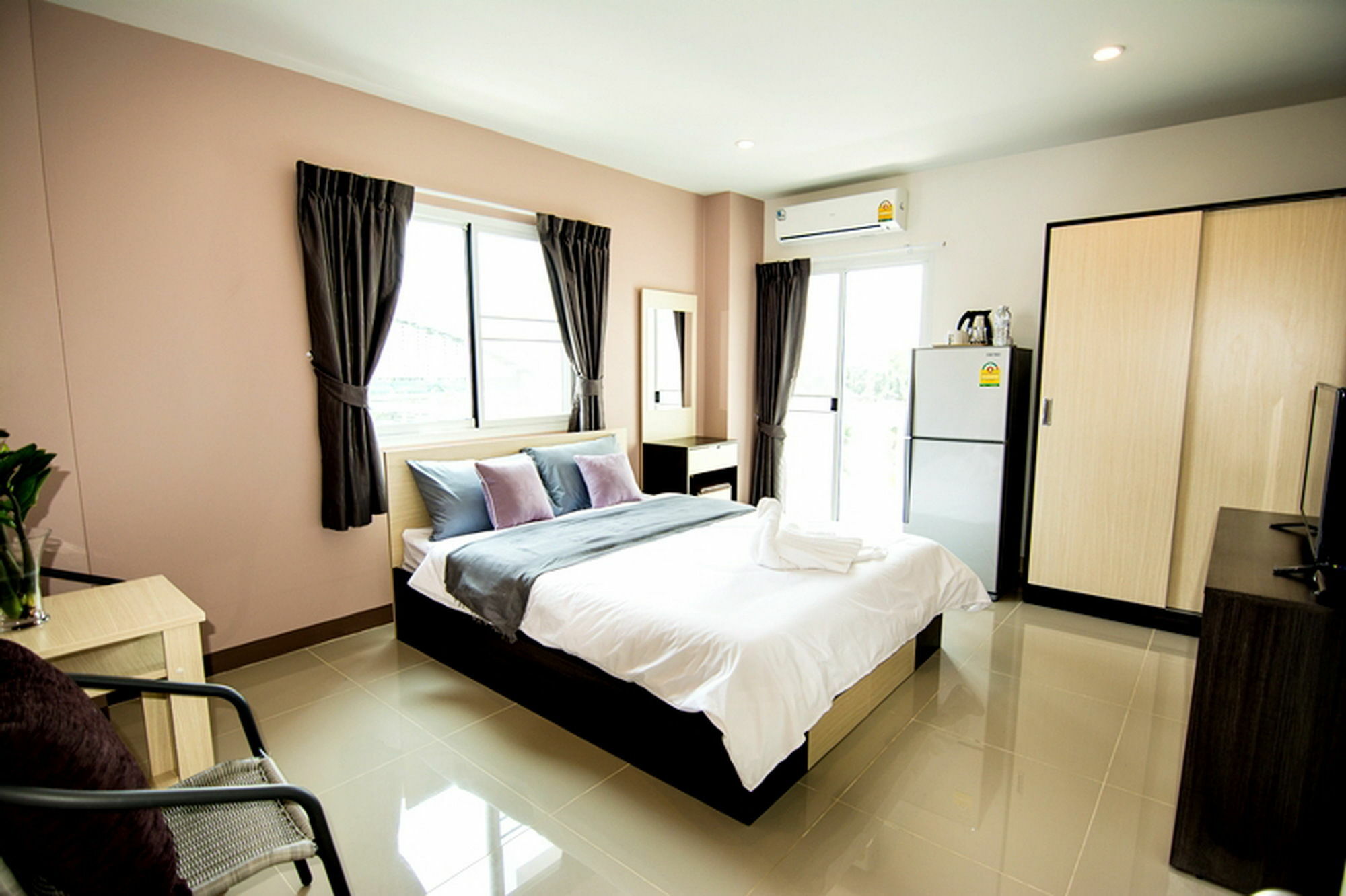 At Ease Hotel Suvarnabhumi Bang Phli Dış mekan fotoğraf